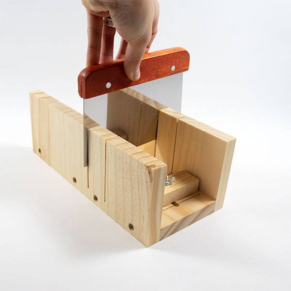 9137 Wooden Silicone Mould with Cutter & Blade Set - Blade In Cutter