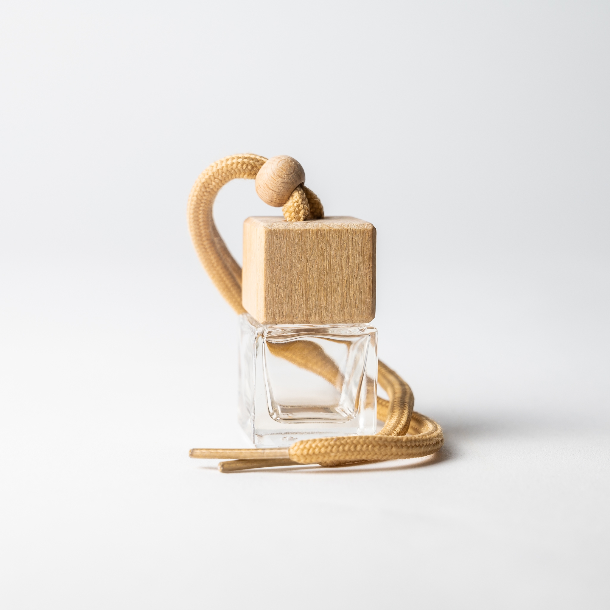 2818 Hanging Car Diffuser with Wood Lid