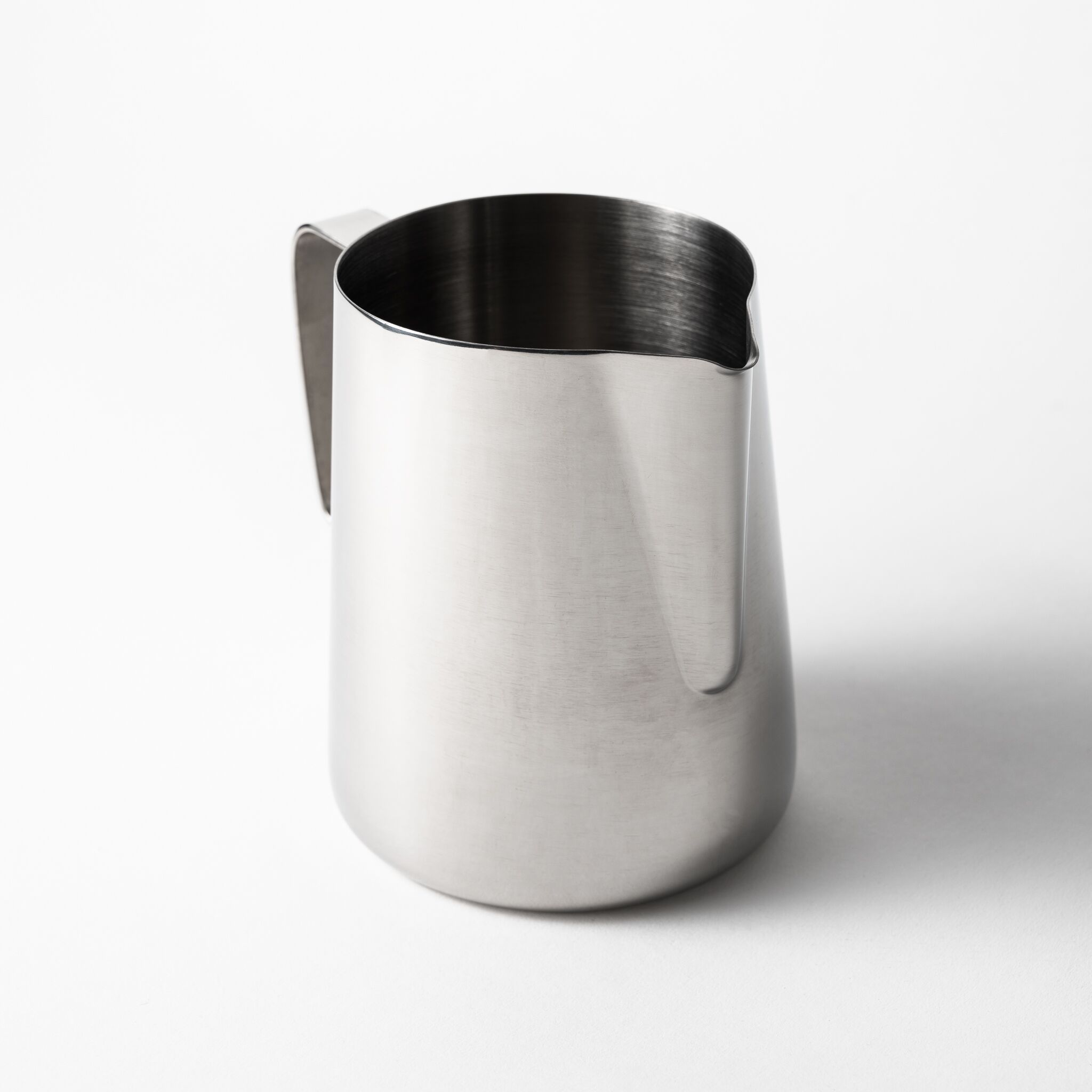 3483 600ml Metal Jug