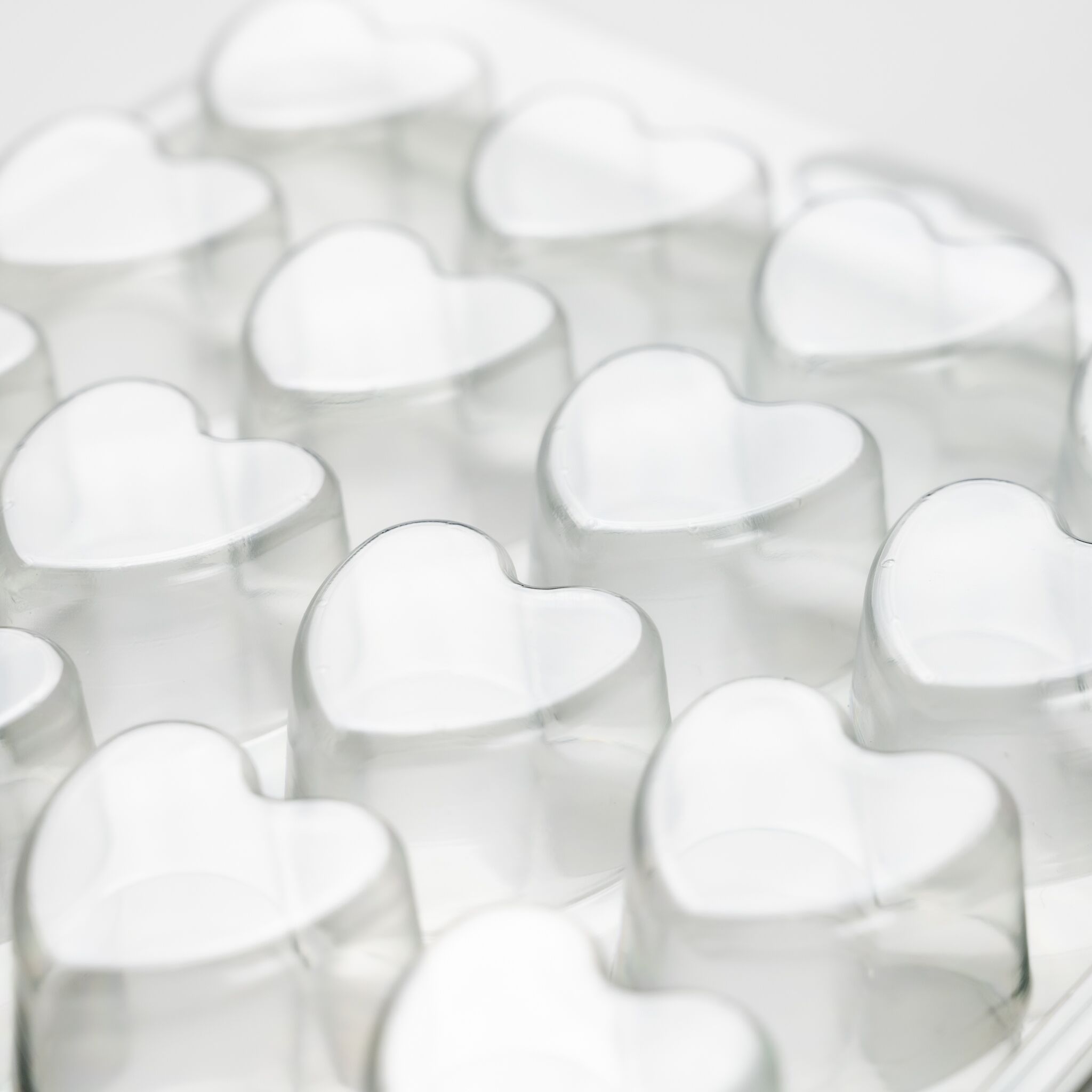 2471 Large Heart Clamshell